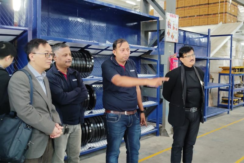 Group photo with Chinese officials