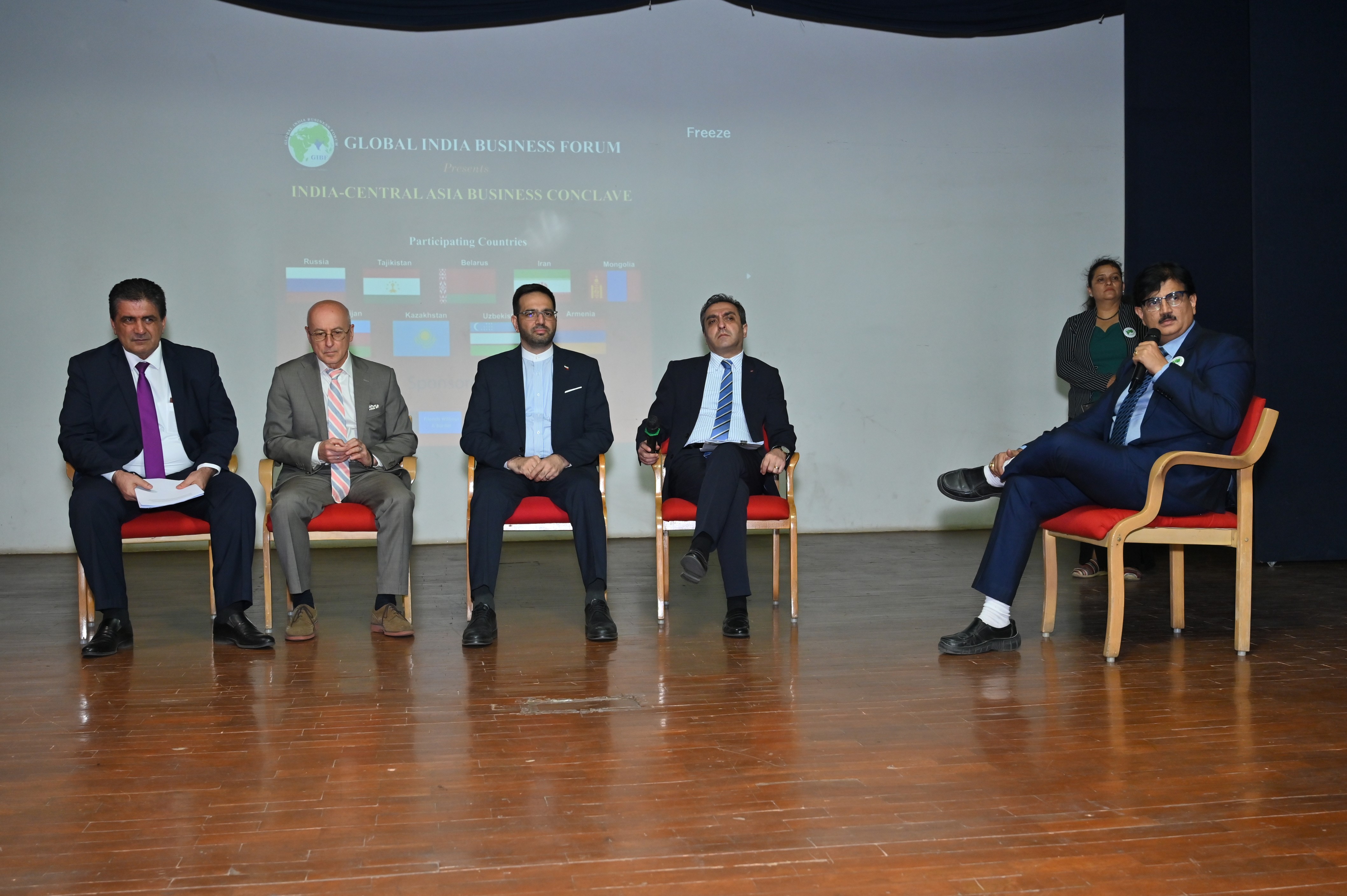 Panelists exchanging ideas on sustainable trade between India and Central Asia